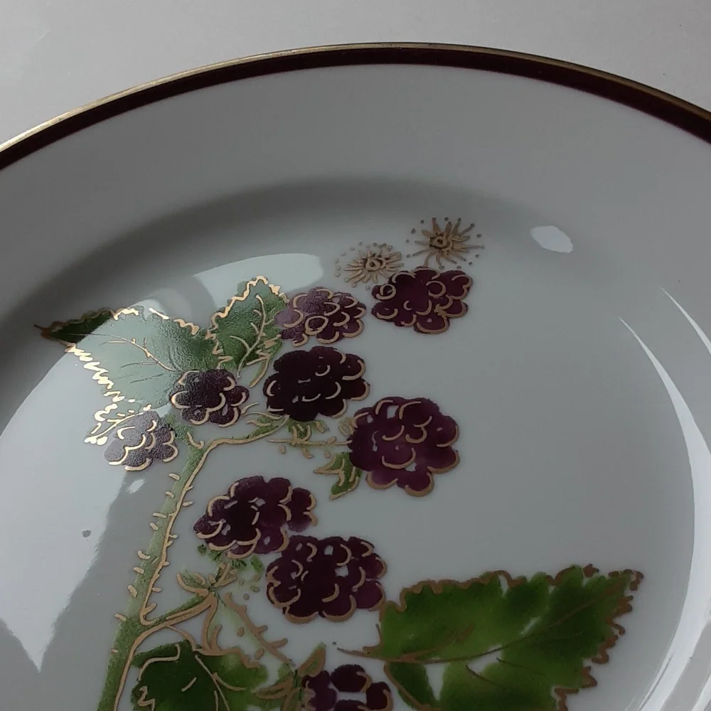 Crate & Barrel Berries Blackberries Salad Plate 8